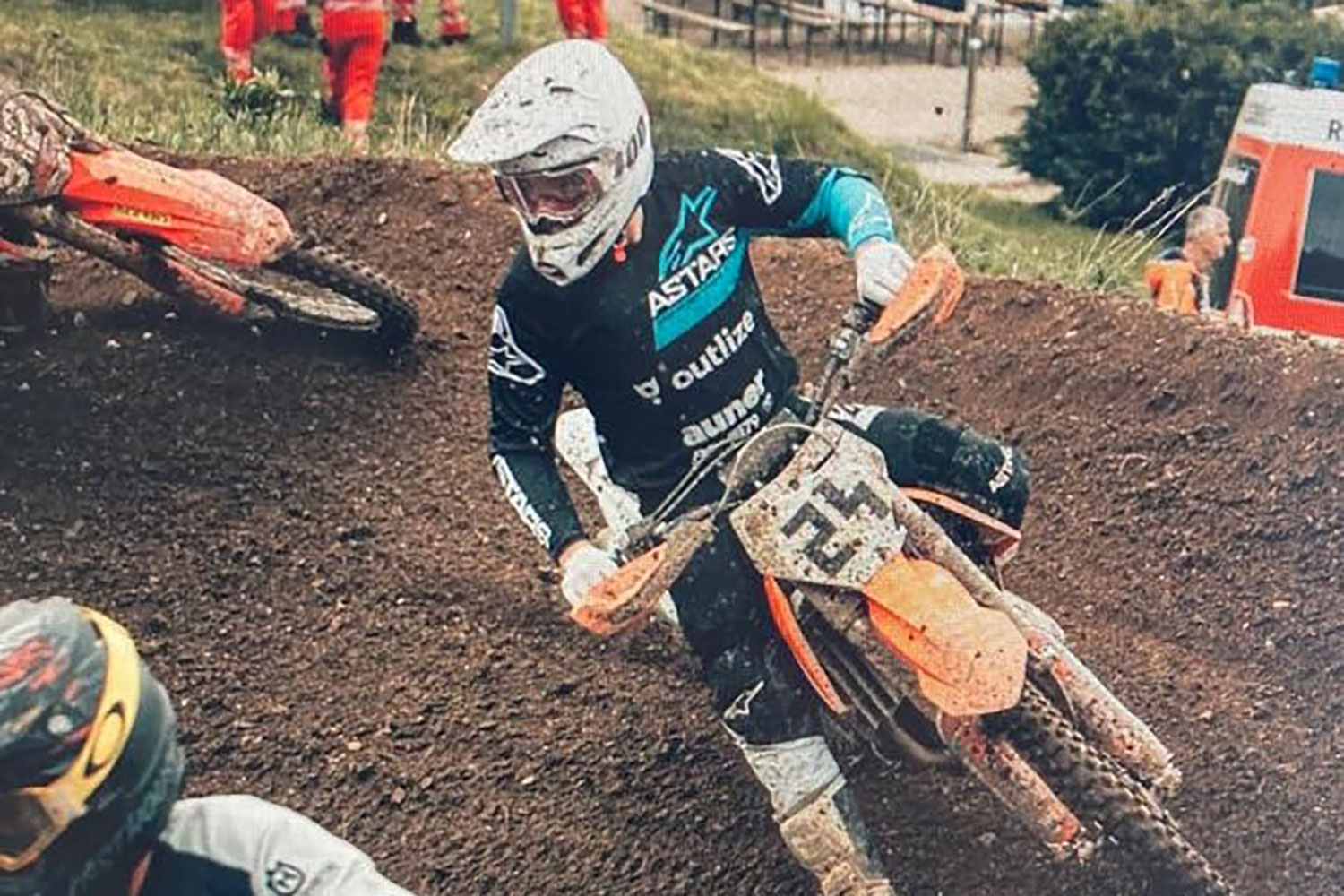 Sie sehen Manuel Pferzinger auf deiner Motocross Maschine